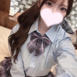 実はスカート短いです