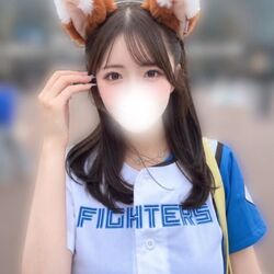 今日は猫耳つきです